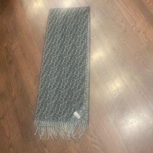 Calvin Klein Gray Patterned Scarf